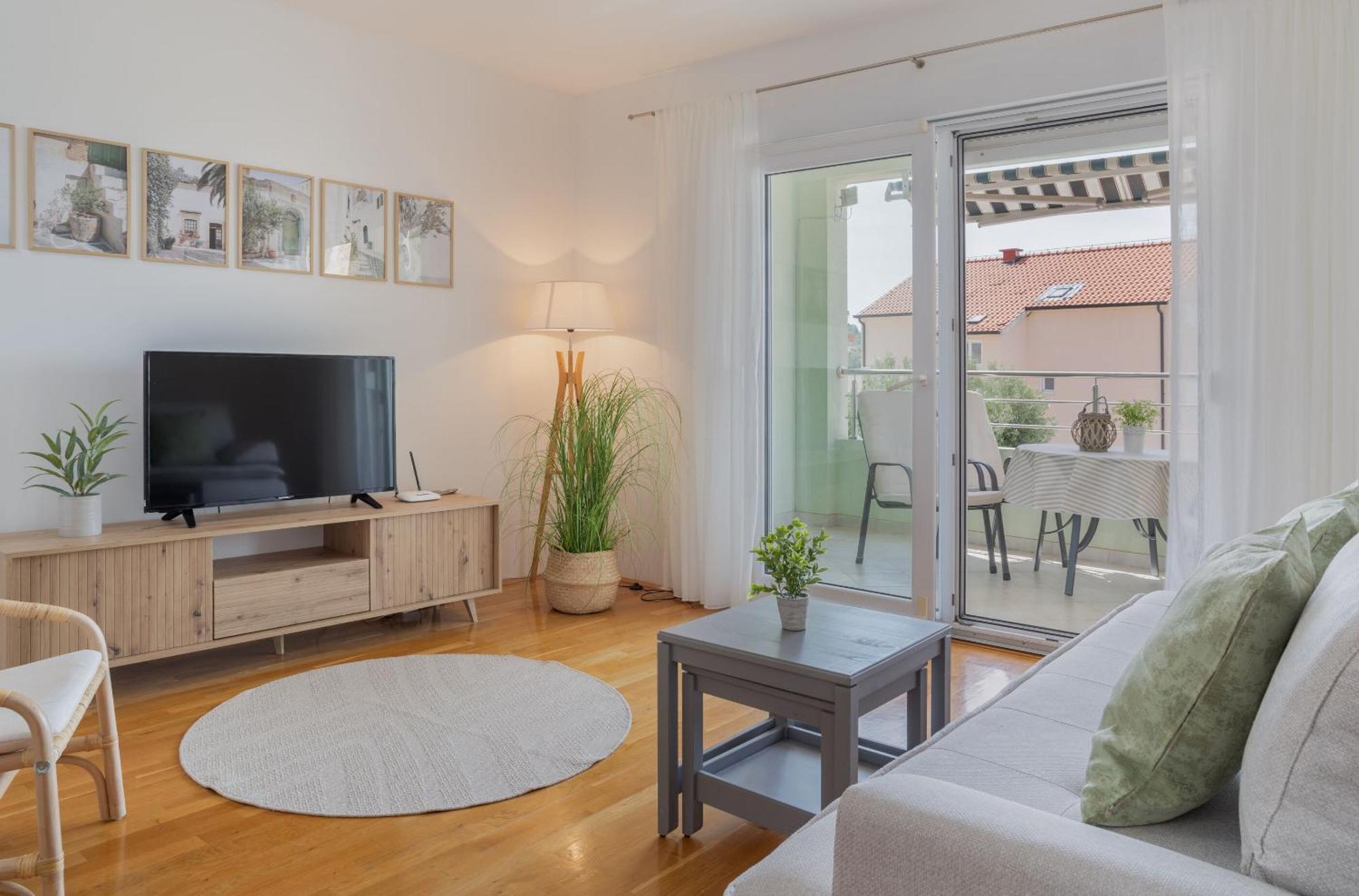 Apartment Paula Promajna Exteriör bild